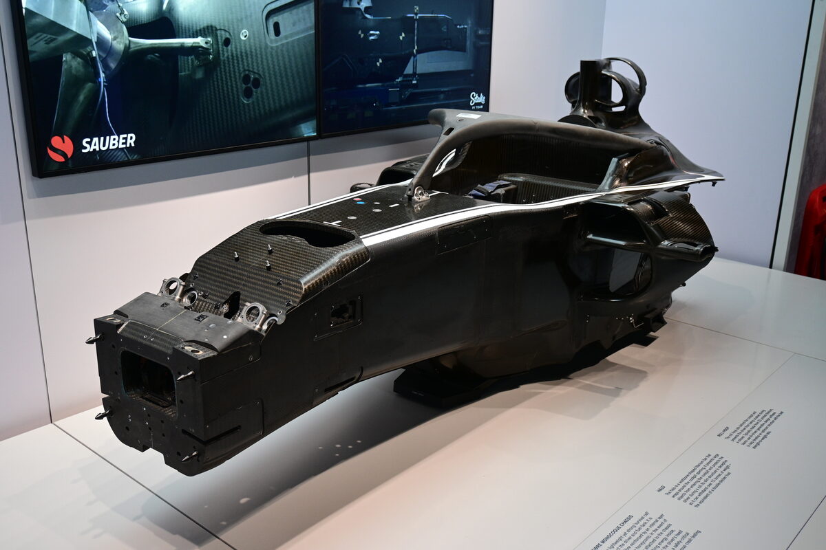 Dash-CAE Shows Off a Carbon Monocoque Built From CAD to Chassis in Days Using 3D-Printed Tooling